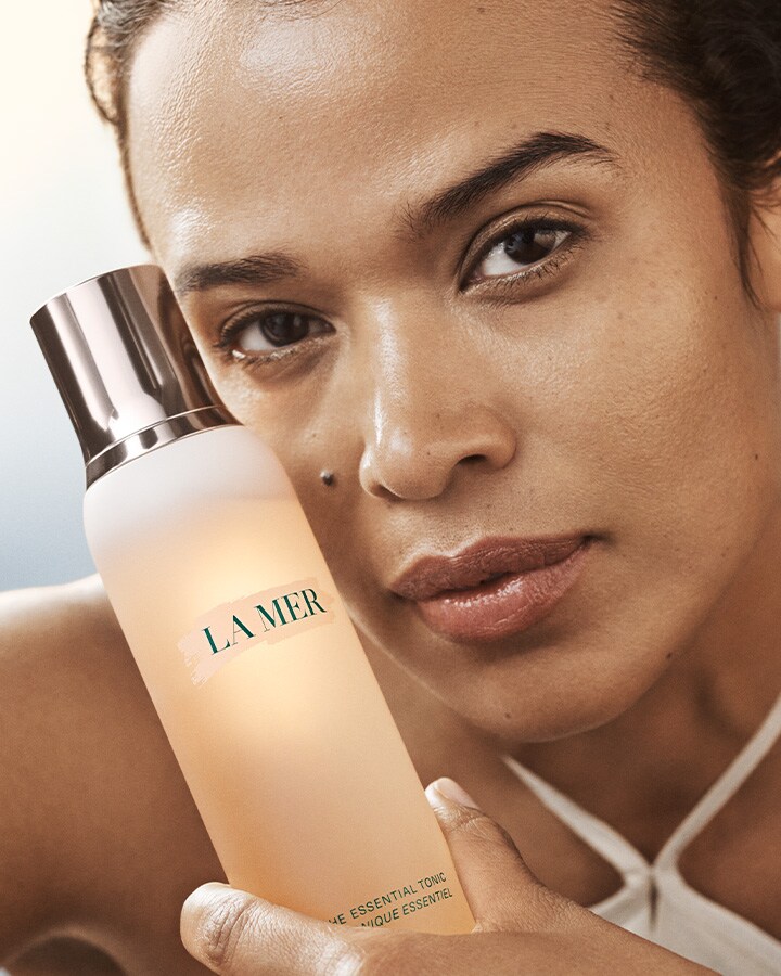 The Essential Tonic Soothes, hydrates, 100ml
